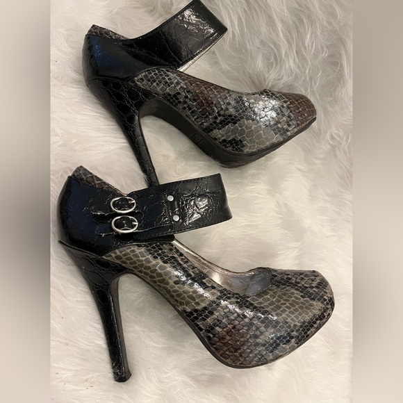 Womens’s Faux Snakeskin Size 9 Heel - Picture 5 of 8
